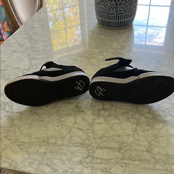 éS Black and Gray Sneakers - Picture 3 of 3